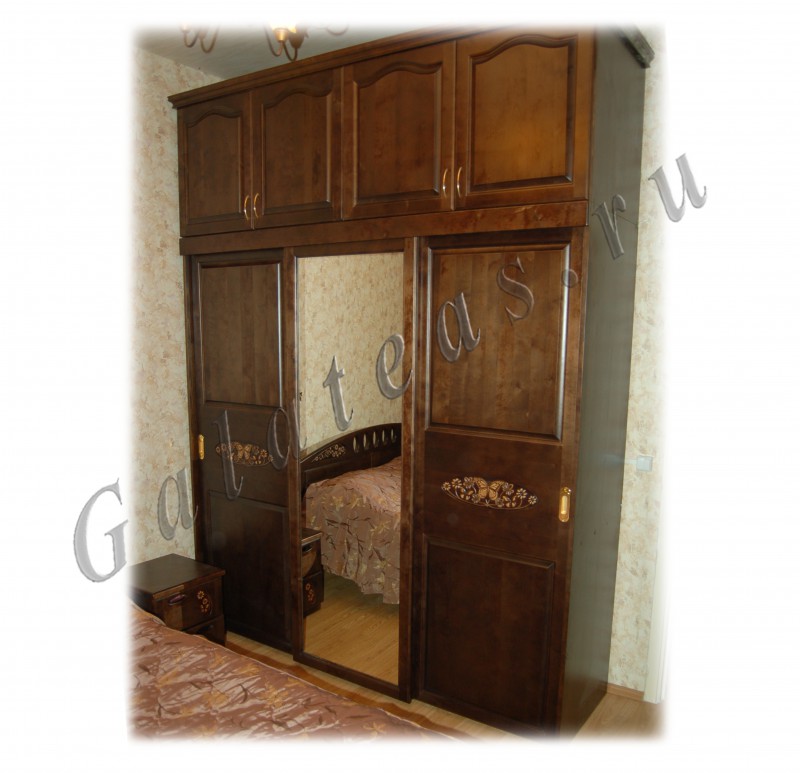 Шкаф в спальню двери raumplus 751 вишня Материалы Фасад дверей - зеркало