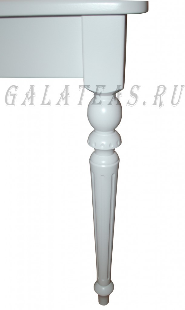 Точеная ножка Черри в белом цвете