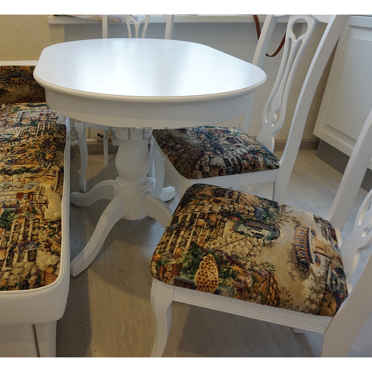 Обеденная группа стол и четыре стула белые