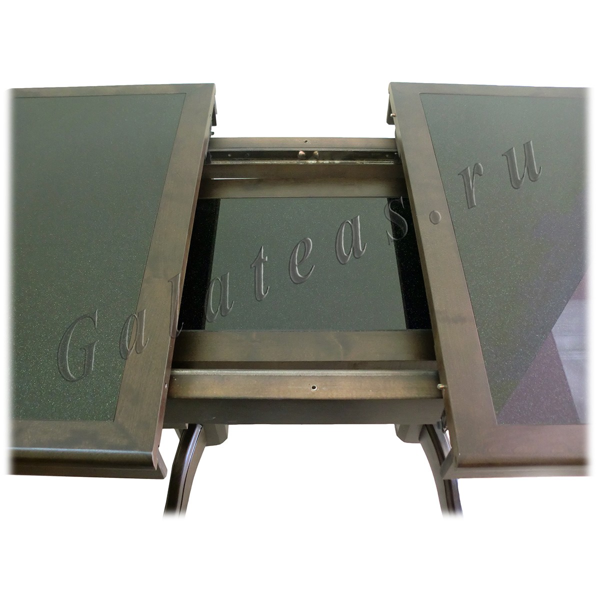 Деревянный стол со стеклом