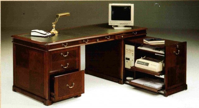 Письменный стол средней стоимости