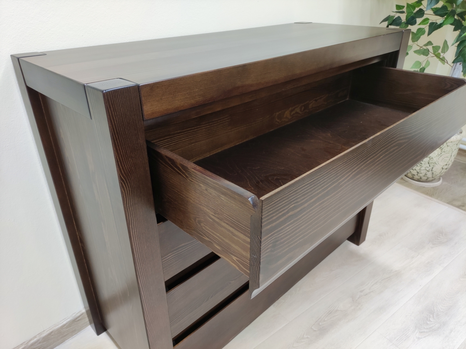 Ящик с дном из фанеры в комоде Орландо