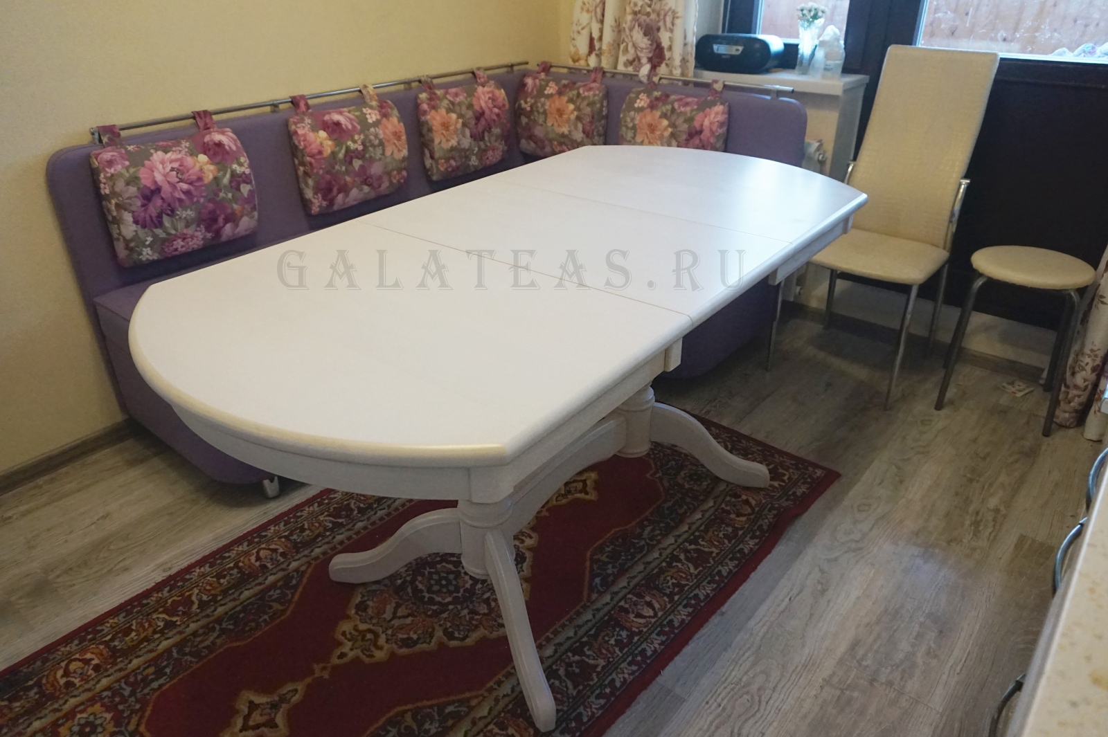 Стол Версаль из массива березы в цвете молочный