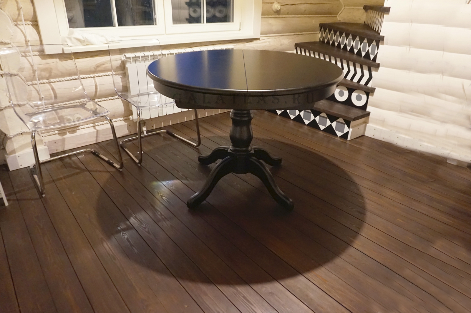 Стол круглый деревянный