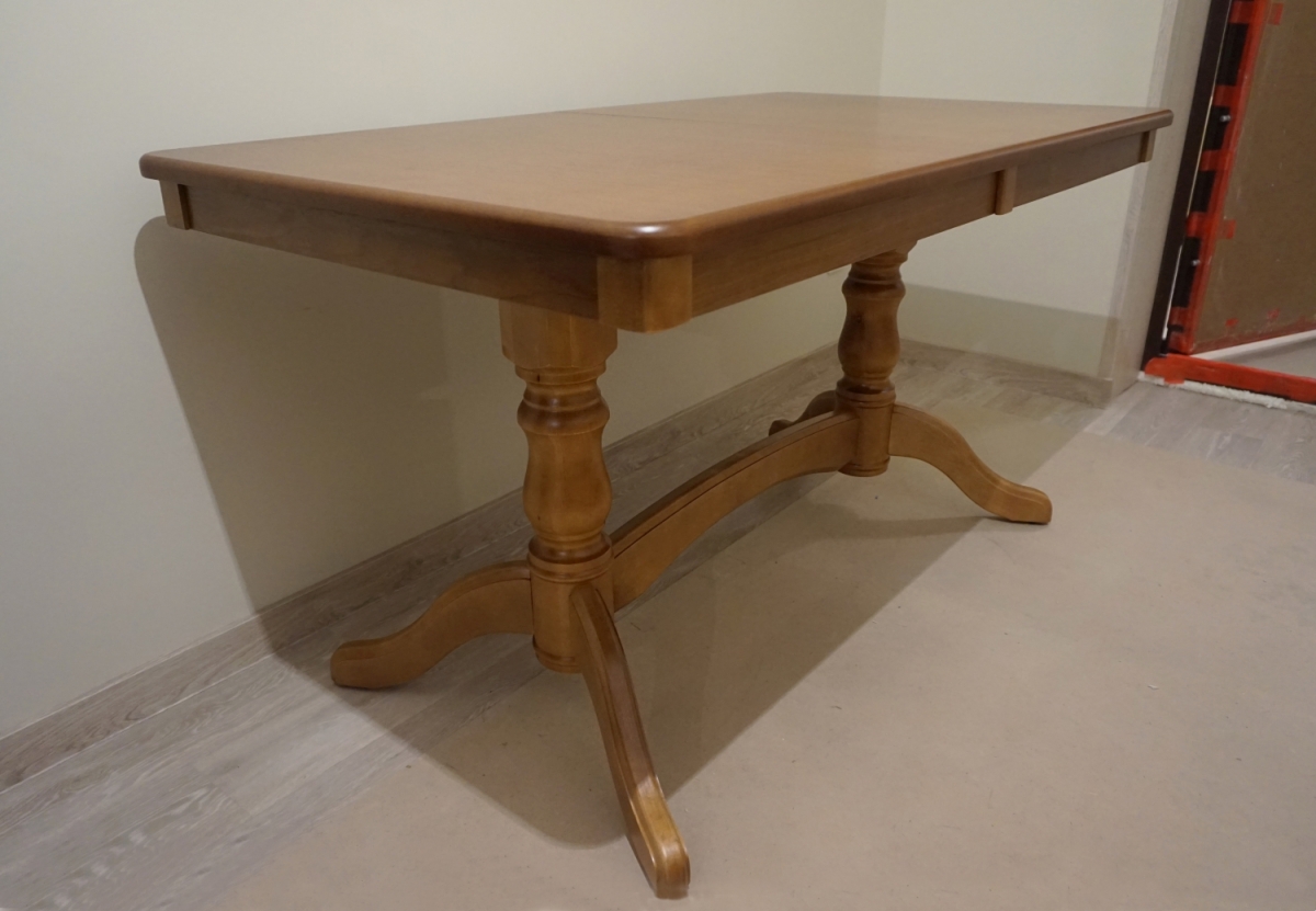 Стол прямоугольный на двух ножках