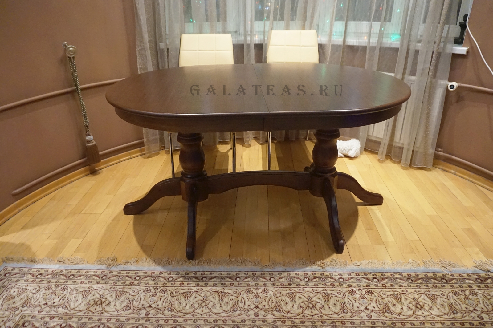 Кухонный стол из массива овальный
