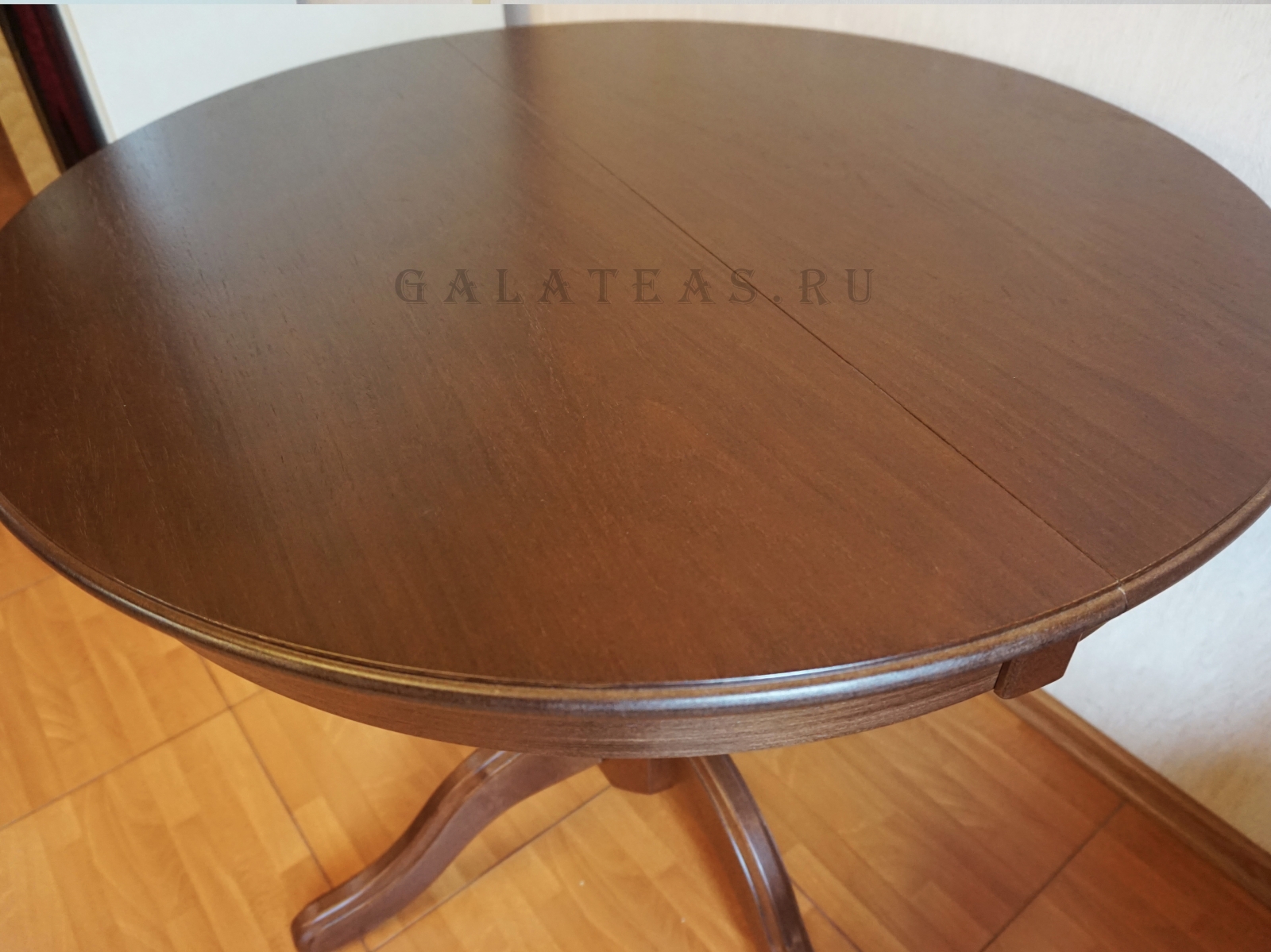 Круглый стол Оливия коричневый