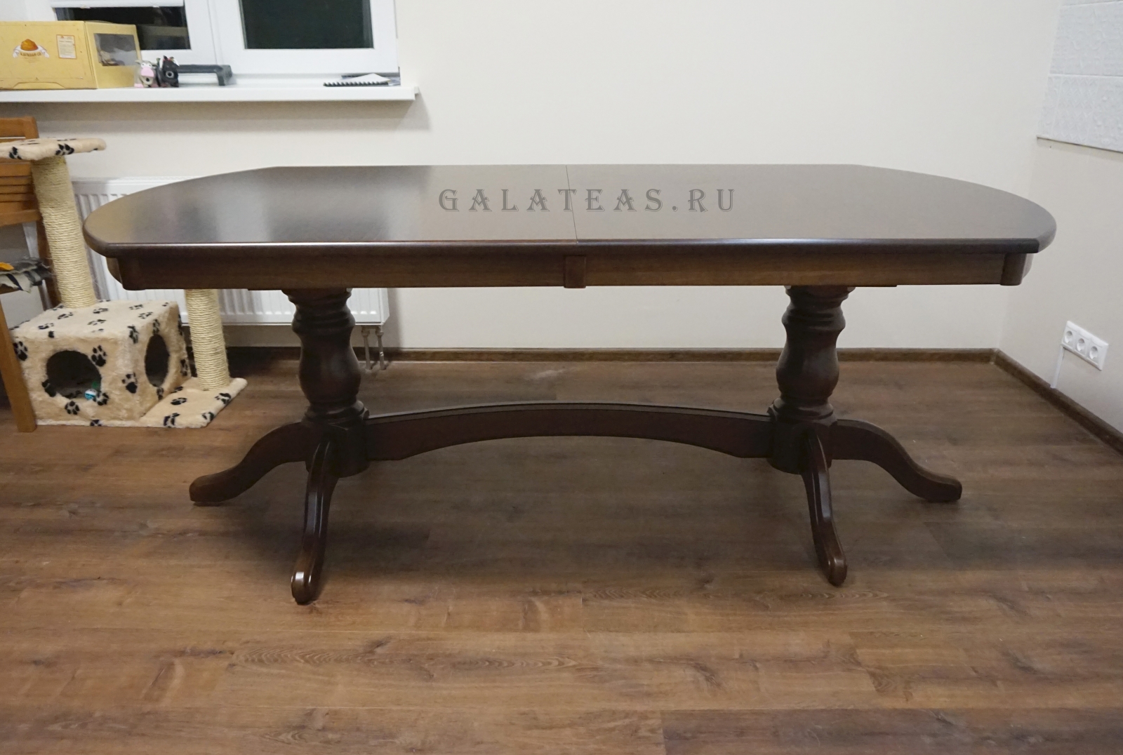 Стол Град в цвете грецкий орех